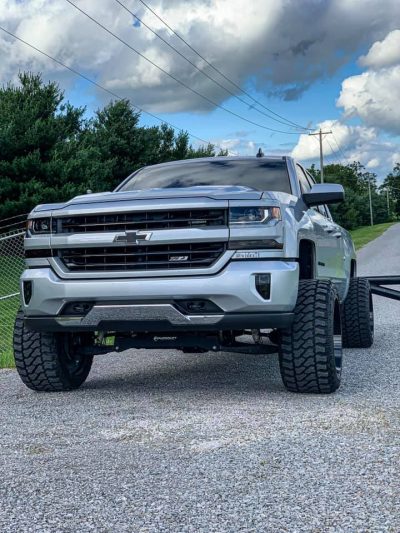Wide truck with oversized tires
